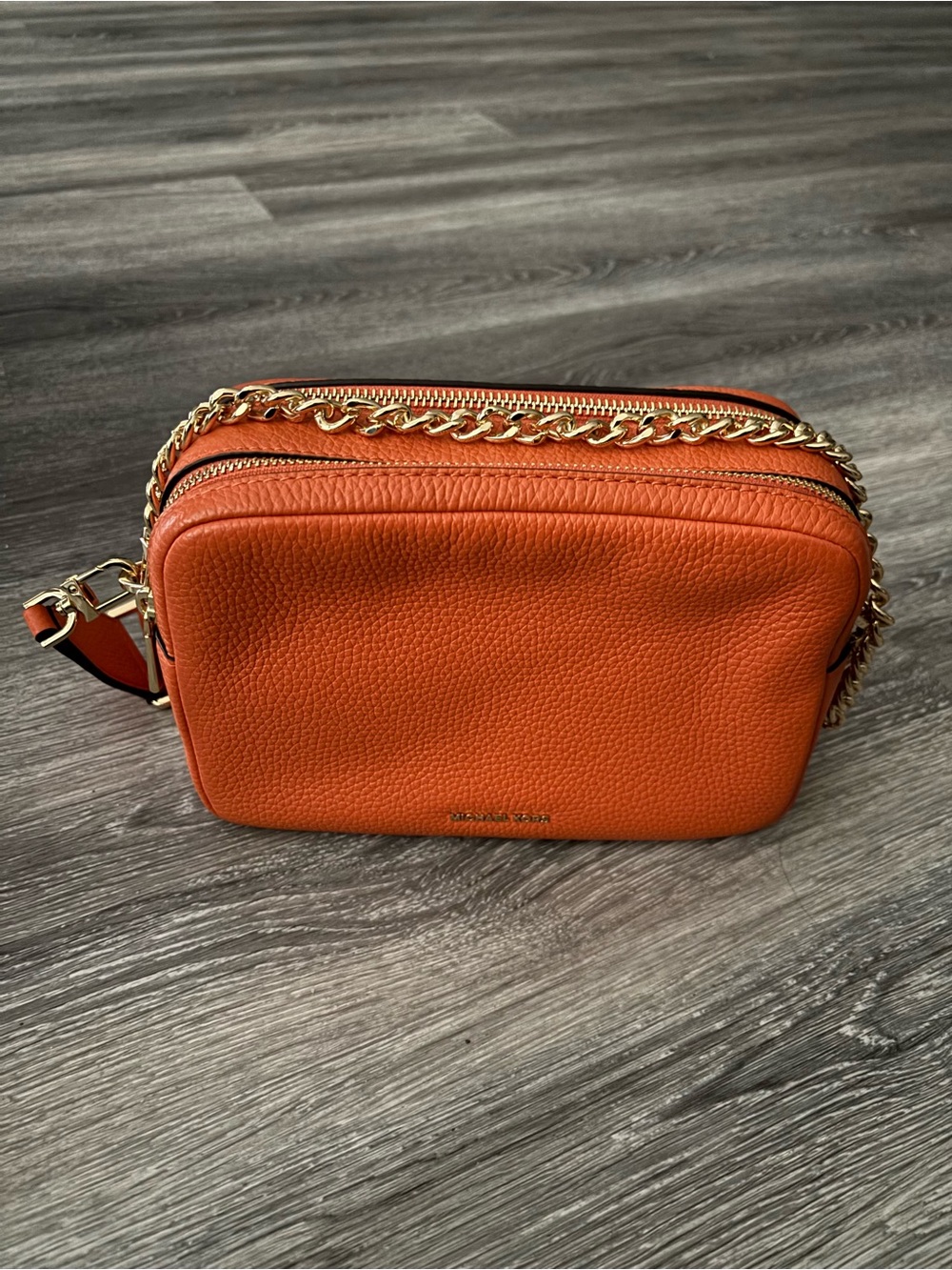 ⚜️Michael Kors Pebbled Leather Crossbody with Gold Chain Strap